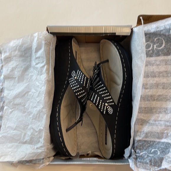 Good Choice black rhinestone wedge sandals size 9 NWT - Picture 10 of 12